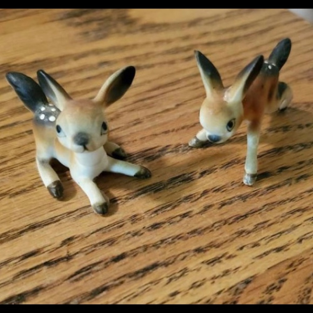Set of 2 vintage miniature fawns in mint condition. Made in Japan. Just over 1”.